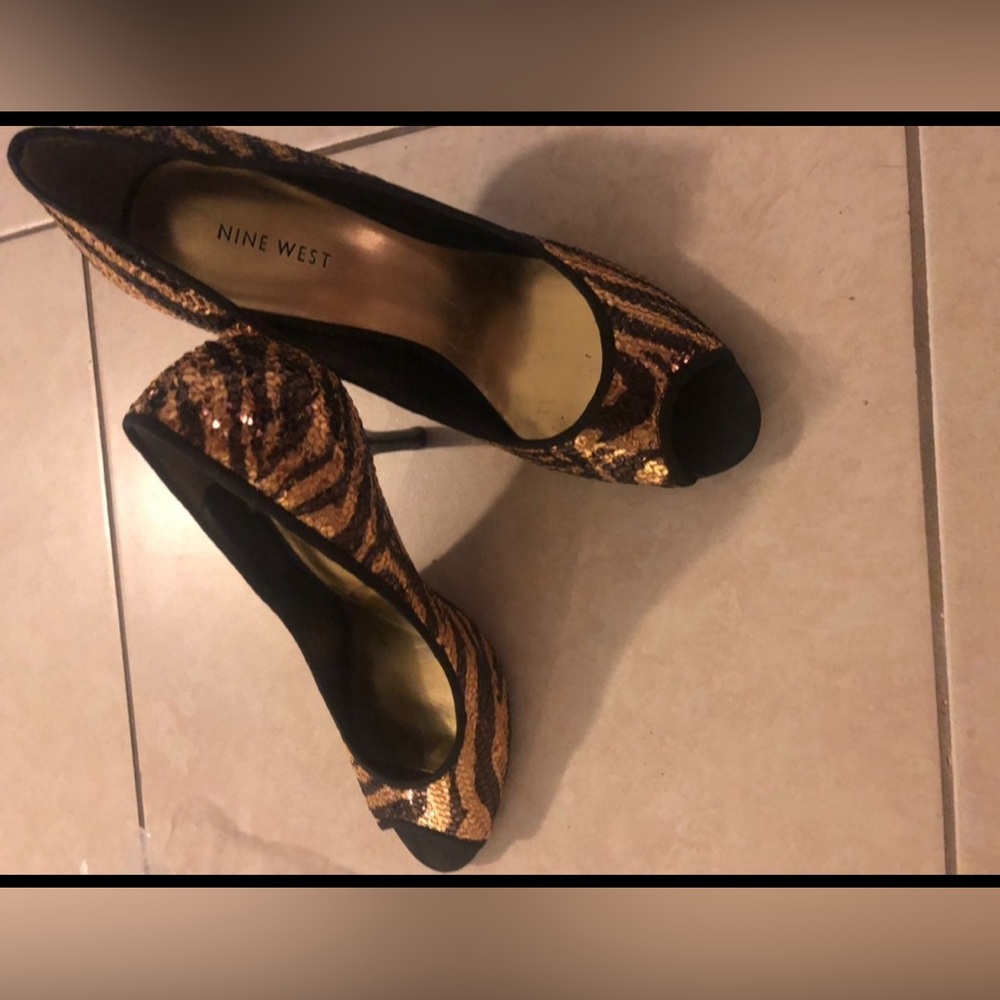 Nine West Evening Wear Black And Gold Sequin Heels - Picture 4 of 6